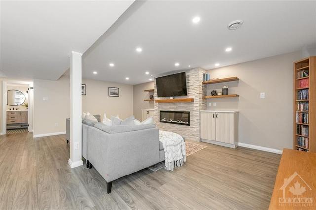19 Denewood Crescent, House detached with 5 bedrooms, 4 bathrooms and 6 parking in Ottawa ON | Image 23