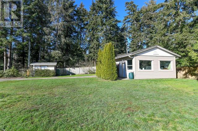 501 Arbutus Bay Rd, House detached with 3 bedrooms, 3 bathrooms and 10 parking in Comox Valley A BC | Image 14