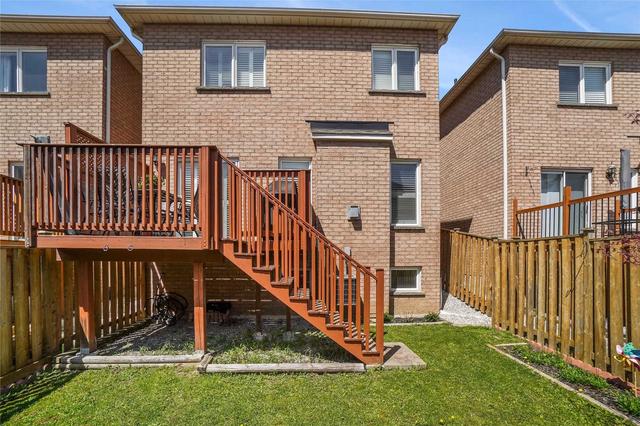 33 Walkview Cres, House attached with 3 bedrooms, 4 bathrooms and 3 parking in Richmond Hill ON | Image 32