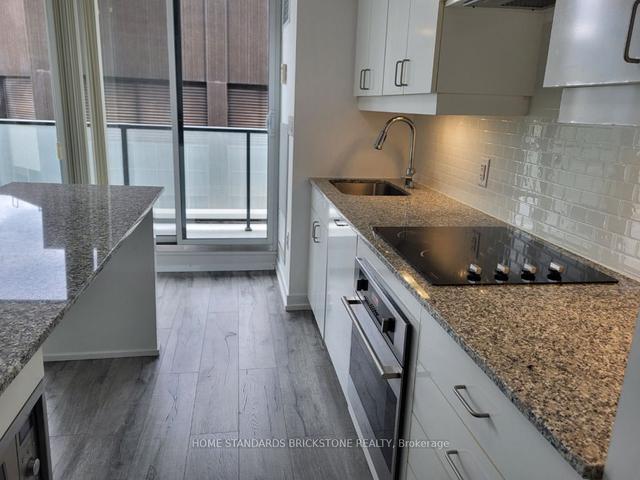 3306 - 426 University Ave, Condo with 1 bedrooms, 1 bathrooms and 0 parking in Toronto ON | Image 2