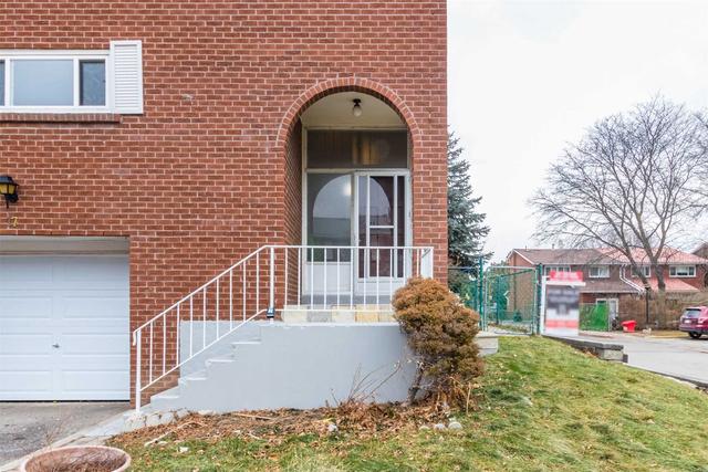 17 Thistle Down Blvd Blvd, Townhouse with 4 bedrooms, 3 bathrooms and 2 parking in Toronto ON | Image 34