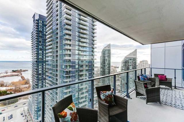 2210 - 10 Park Lawn Rd, Condo with 2 bedrooms, 2 bathrooms and 1 parking in Toronto ON | Image 2