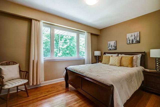 112 Hadrian Dr, House detached with 3 bedrooms, 3 bathrooms and 5 parking in Toronto ON | Image 14