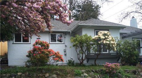 3327 Richmond Rd, House detached with 2 bedrooms, 2 bathrooms and 6 parking in Saanich BC | Card Image