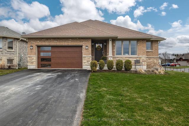 1 Appledene Dr, House detached with 2 bedrooms, 3 bathrooms and 6 parking in Quinte West ON | Image 1