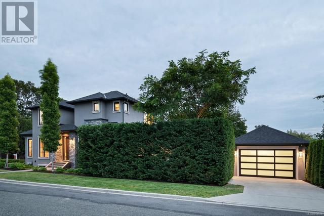 2685 Burdick Ave, House detached with 6 bedrooms, 6 bathrooms and 1 parking in Oak Bay BC | Image 3