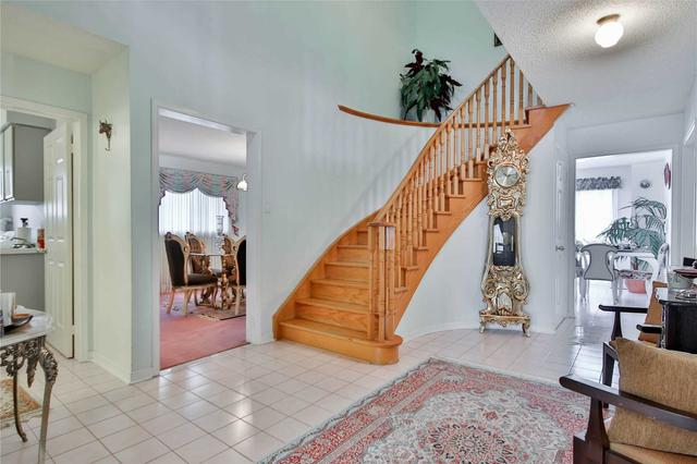 815 Shanahan Blvd, House detached with 4 bedrooms, 3 bathrooms and 5 parking in Newmarket ON | Image 12