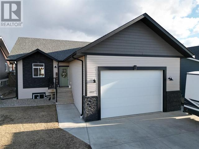 1829 83 Avenue, House detached with 5 bedrooms, 3 bathrooms and 2 parking in Dawson Creek BC | Image 1