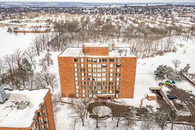 405 - 180 Limeridge Rd W, Condo with 2 bedrooms, 1 bathrooms and 1 parking in Hamilton ON | Image 1