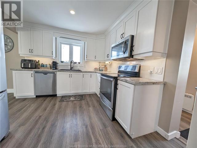 506 College St, House detached with 3 bedrooms, 1 bathrooms and null parking in Bathurst NB | Image 3