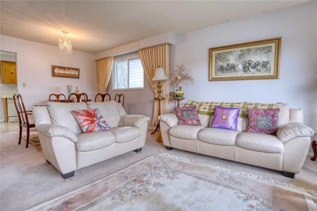 42 Thicketwood Blvd, House detached with 3 bedrooms, 3 bathrooms and 6 parking in Whitchurch Stouffville ON | Image 2