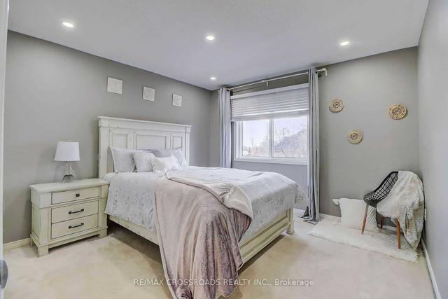 125 Cottingham Cres, House detached with 2 bedrooms, 2 bathrooms and 3 parking in Oshawa ON | Image 14