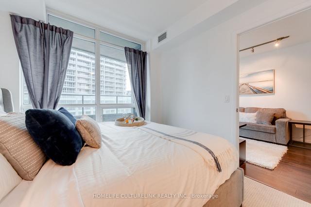 777 - 209 Fort York Blvd, Condo with 2 bedrooms, 2 bathrooms and 1 parking in Toronto ON | Image 3