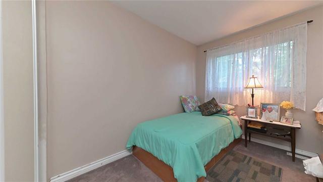 52 Carleton Pl, Townhouse with 3 bedrooms, 2 bathrooms and 2 parking in Brampton ON | Image 5
