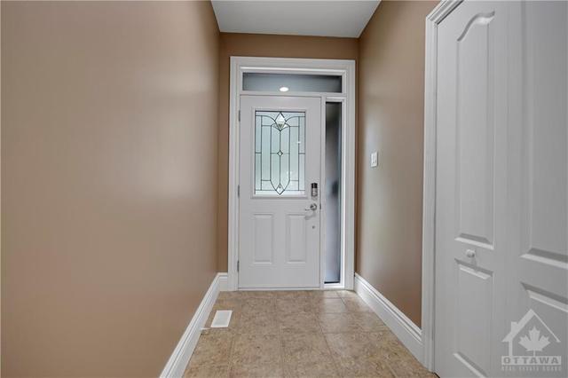 2136 Valenceville Crescent, House detached with 4 bedrooms, 3 bathrooms and 6 parking in Ottawa ON | Image 4