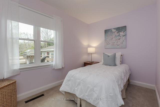 1360 Fisher Ave, House detached with 3 bedrooms, 1 bathrooms and 5 parking in Burlington ON | Image 25