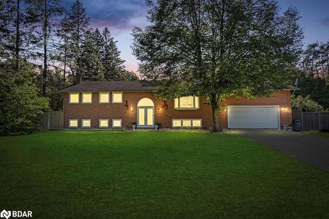 5068 10 Side Road, House detached with 4 bedrooms, 2 bathrooms and 12 parking in Innisfil ON | Image 1