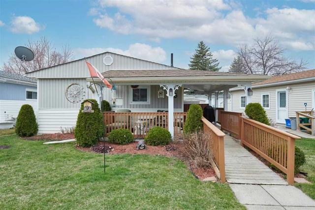 6 Locust Hill Dr, Home with 2 bedrooms, 1 bathrooms and 2 parking in Innisfil ON | Image 9
