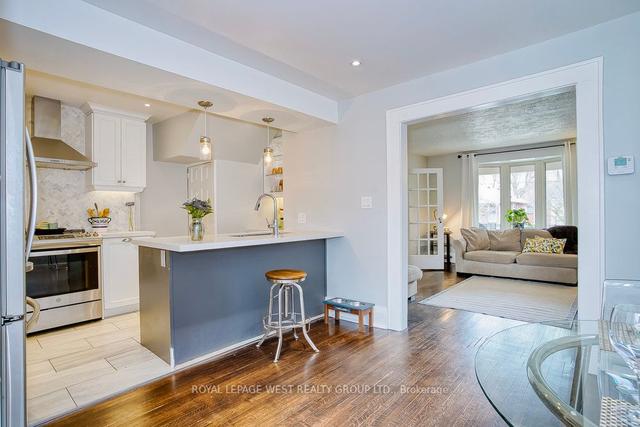 28 Sixth St, House detached with 3 bedrooms, 1 bathrooms and 1 parking in Toronto ON | Image 2