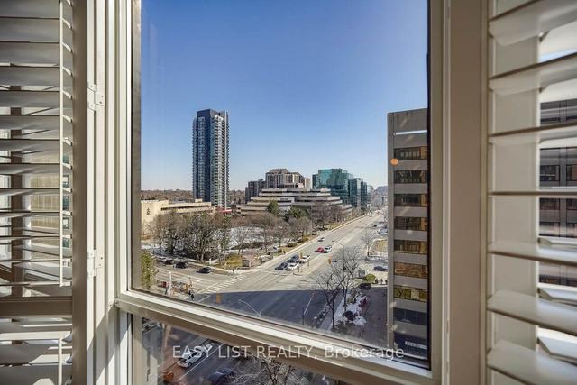 910 - 33 Sheppard Ave, Condo with 2 bedrooms, 2 bathrooms and 1 parking in Toronto ON | Image 2