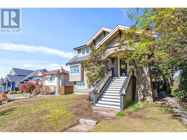 448 W 14th Street, House detached with 6 bedrooms, 3 bathrooms and 4 parking in North Vancouver BC | Image 40