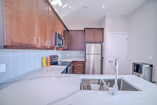 605 - 50 Murray St W, Condo with 2 bedrooms, 1 bathrooms and 1 parking in Hamilton ON | Image 5