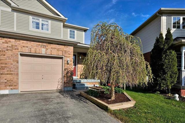323 Esther Dr, House semidetached with 3 bedrooms, 3 bathrooms and 5 parking in Barrie ON | Card Image