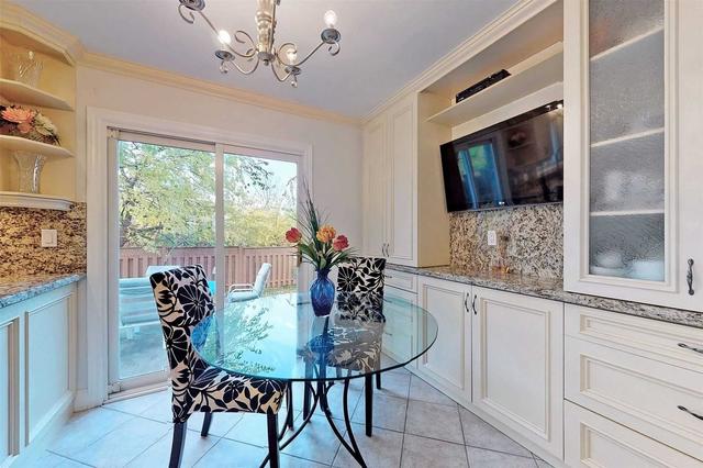 33 Tamora Crt, House detached with 4 bedrooms, 3 bathrooms and 6 parking in Toronto ON | Image 5