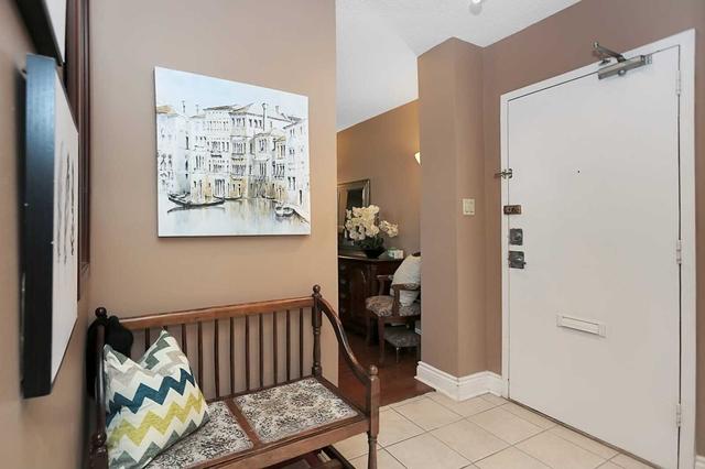 1207 - 5 Parkway Forest Dr, Condo with 2 bedrooms, 1 bathrooms and 1 parking in Toronto ON | Image 2