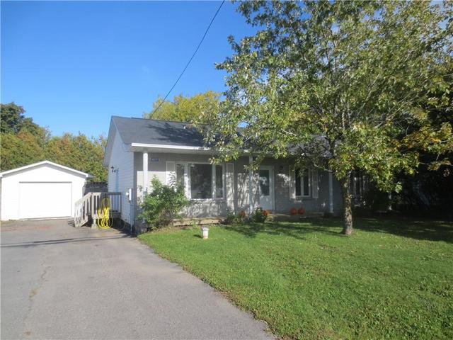 4077 County Rd 34 Road, House detached with 3 bedrooms, 2 bathrooms and 8 parking in South Glengarry ON | Image 1