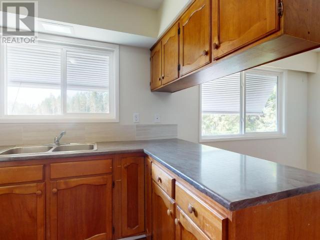5201 Manson Ave, House detached with 3 bedrooms, 1 bathrooms and null parking in Powell River BC | Image 6