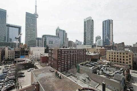 lph30 - 21 Nelson St, Condo with 1 bedrooms, 2 bathrooms and 1 parking in Toronto ON | Image 2