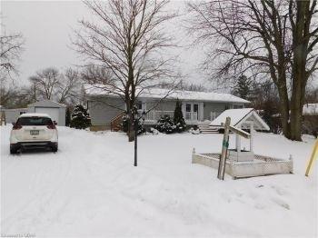 13 Bay Ave, House detached with 2 bedrooms, 2 bathrooms and 4 parking in Prince Edward County ON | Image 1