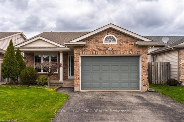8213 Harvest Cres, House detached with 3 bedrooms, 2 bathrooms and 3 parking in Niagara Falls ON | Image 1