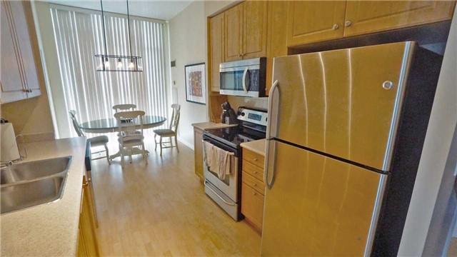 Lph3 - 220 Burhamthorpe Rd W, Condo with 2 bedrooms, 2 bathrooms and 1 parking in Mississauga ON | Image 12