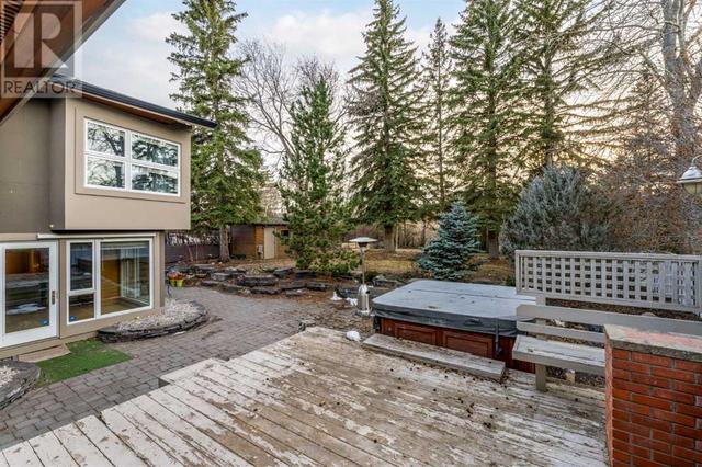435 Wildwood Drive Sw, House detached with 3 bedrooms, 3 bathrooms and 4 parking in Calgary AB | Image 39
