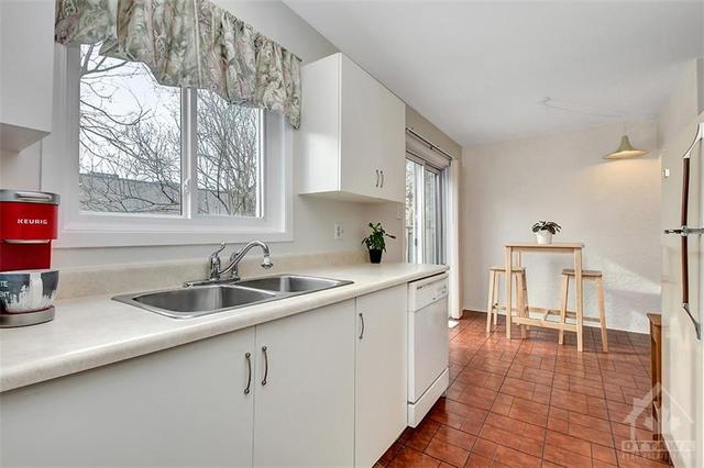 1928 Colorado Lane, Townhouse with 3 bedrooms, 2 bathrooms and 1 parking in Ottawa ON | Image 8