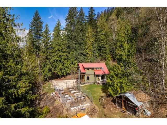 8788 Highway 6, House detached with 2 bedrooms, 2 bathrooms and null parking in Central Kootenay H BC | Image 71