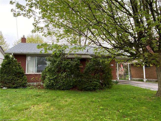 212 Burns Street, House detached with 2 bedrooms, 1 bathrooms and null parking in Strathroy Caradoc ON | Image 2