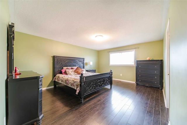 27 Culture Cres, House detached with 3 bedrooms, 3 bathrooms and 6 parking in Brampton ON | Image 17