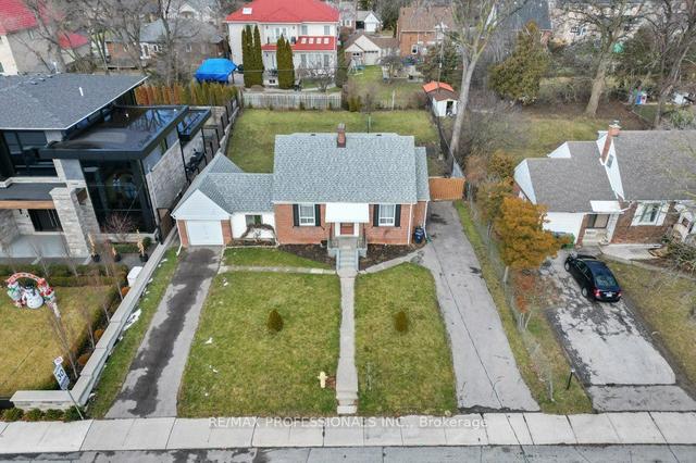 8 Westacres Dr, House detached with 3 bedrooms, 2 bathrooms and 6 parking in Toronto ON | Image 4