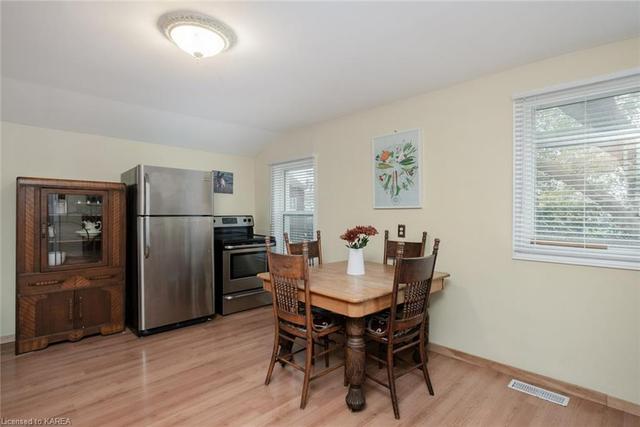 293 Montreal Street, House detached with 2 bedrooms, 1 bathrooms and 1 parking in Kingston ON | Image 6