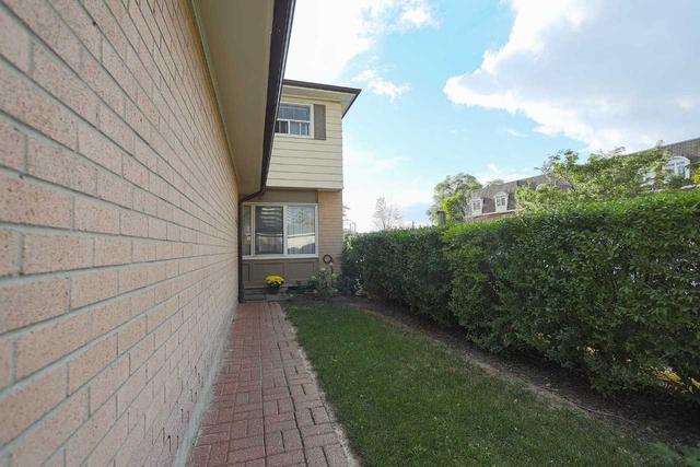 101 Plum Tree Way, Townhouse with 4 bedrooms, 2 bathrooms and 2 parking in Toronto ON | Image 32
