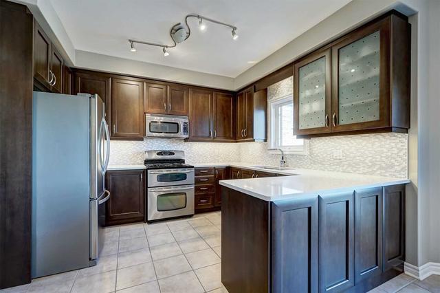 2 Springwood Crt, House detached with 4 bedrooms, 3 bathrooms and 4 parking in Barrie ON | Image 6
