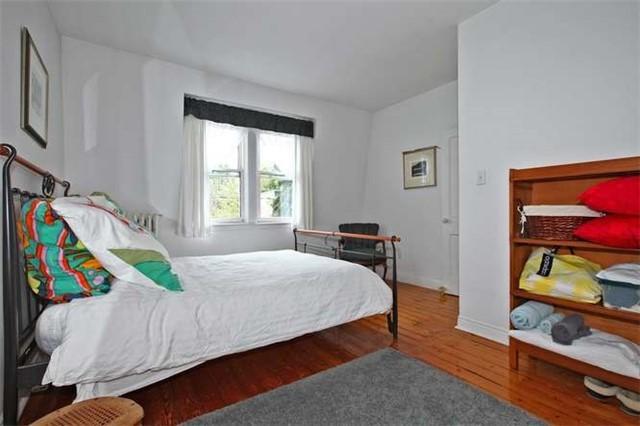 452 Montrose Ave, House detached with 2 bedrooms, 1 bathrooms and 1 parking in Toronto ON | Image 13