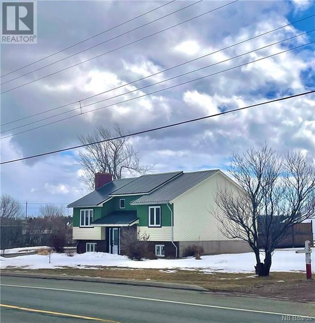 372 St Pierre E. Boulevard, House detached with 5 bedrooms, 1 bathrooms and null parking in Caraquet NB | Image 2