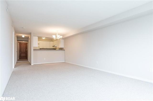103 - 117 Edgehill Dr, Condo with 2 bedrooms, 1 bathrooms and 1 parking in Barrie ON | Image 8