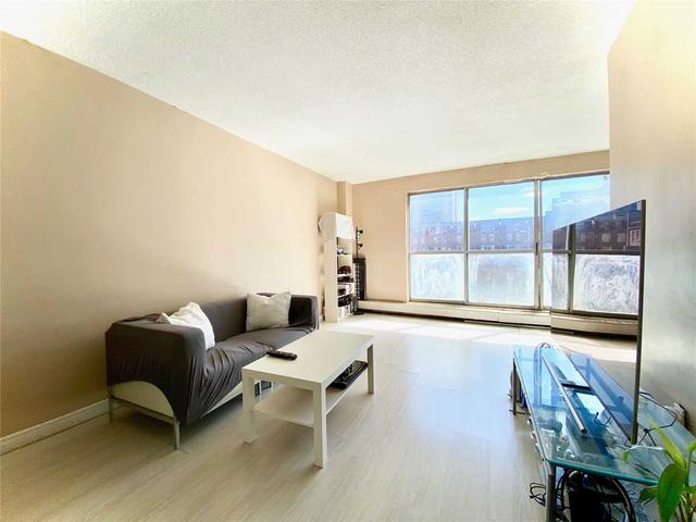 222 - 10 Eddystone Ave, Townhouse with 3 bedrooms, 2 bathrooms and 1 parking in Toronto ON | Image 2