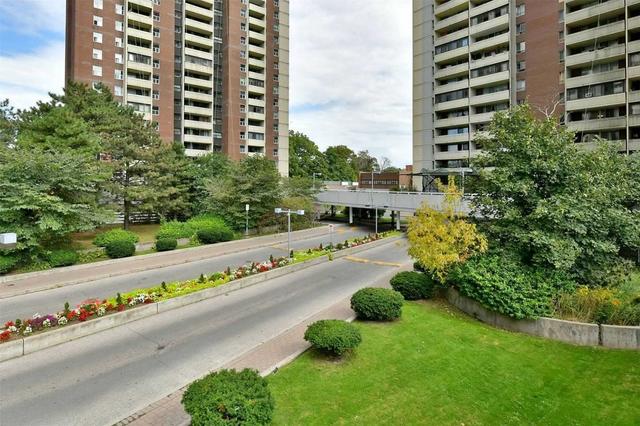 409 - 5 Massey Sq, Condo with 3 bedrooms, 2 bathrooms and 2 parking in Toronto ON | Image 34