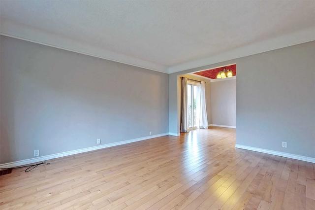 524 Regina Dr, House detached with 2 bedrooms, 2 bathrooms and 6 parking in Burlington ON | Image 25